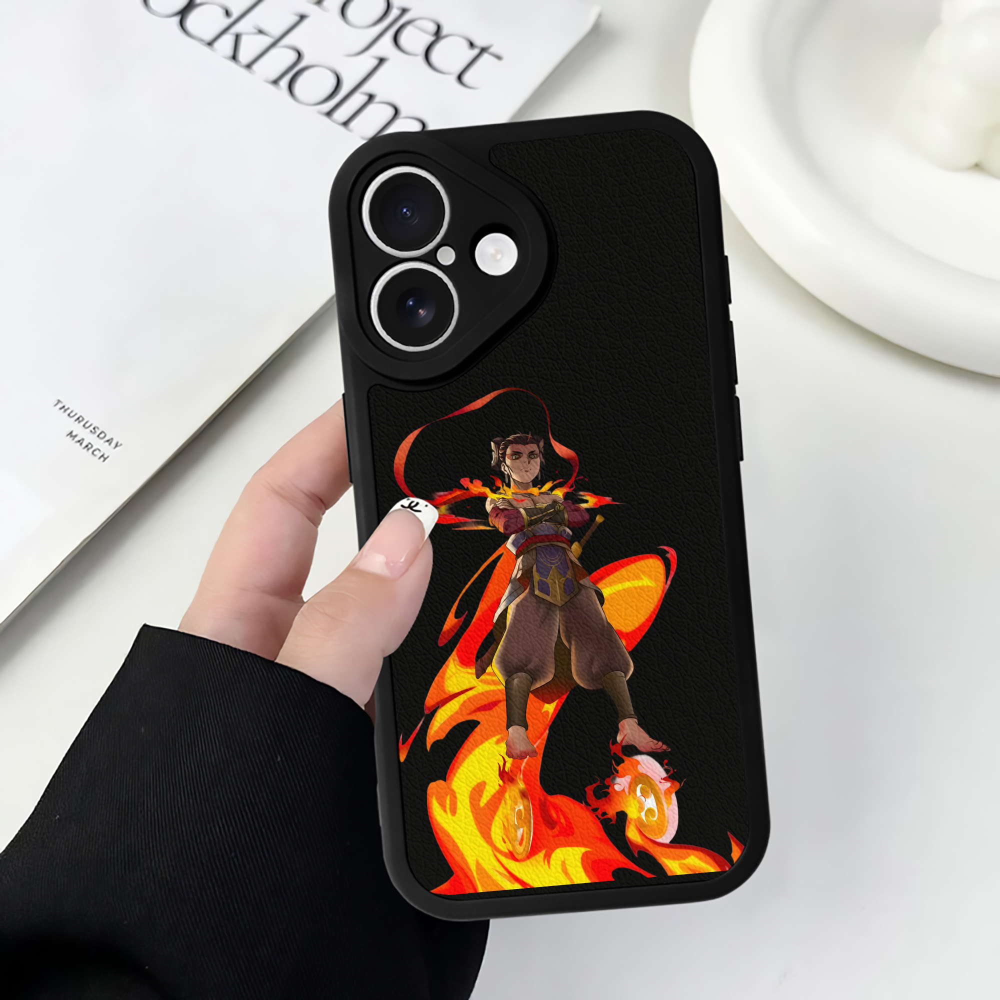（画像用） Ne Zha 2 ナタ 魔童の大暴れ 【iPhone 16シリーズ対応】シリコンスマホケース（レザー調） 材質：シリコン